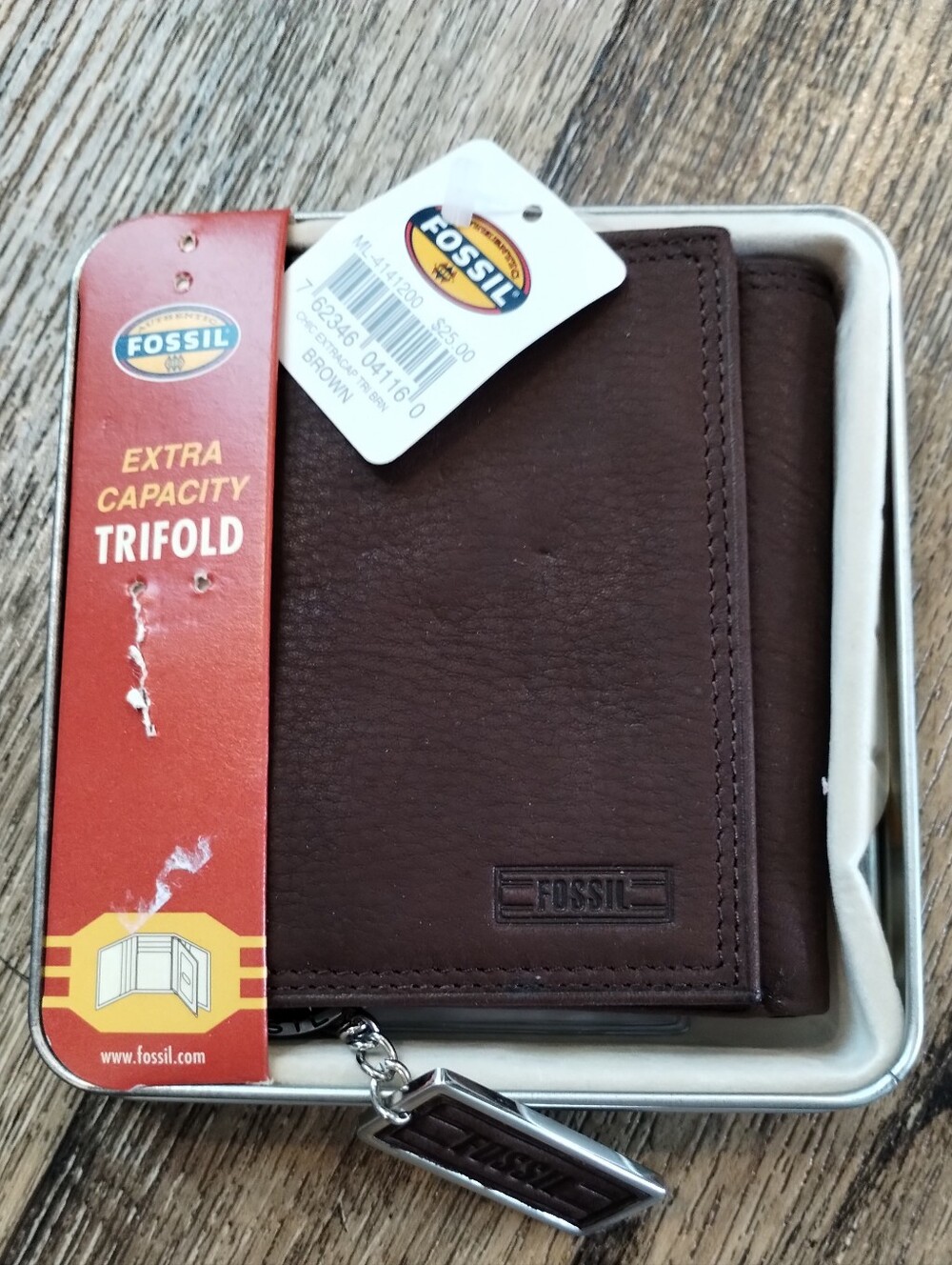 Fossil Brown Leather Trifold Wallet with Keychain Tag NWT Colorado Tin Extra Cap